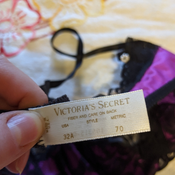 Purple black lace Victoria secret Gold label bra - Picture 8 of 10